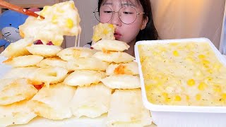 바삭하게 구운 치즈절편에 콘치즈 부어서🧀 바삭바삭 치즈떡 디저트 먹방 Dessert Mukbang [upl. by Aristotle]