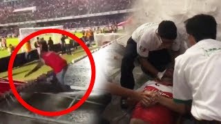 Aficionado de Veracruz tropieza y cae en los vestidores del estadio [upl. by Inat]