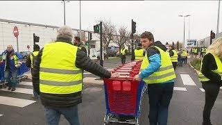 Mobilisation des gilets jaunes à Chambéry ce 1er décembre [upl. by Arratoon189]