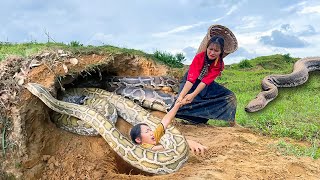 Ethnic Girls Survival Skills Catching Giant Catfish and Frogs Near Giant Python Lair [upl. by Nivlac]