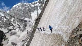 Momento de la caída de una escaladora en el Mont Blanc [upl. by Emerald]