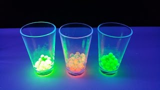 Water Balz leuchtend färben  Glow in the Dark  UV Licht Experiment by Incredible Experiments [upl. by Claudy]