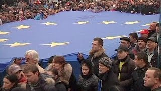 Ucraina no allEuropa e sì alla Russia Manifestazioni e scontri a Kiev [upl. by Naujtna]