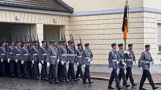 Preußens Gloria Marsch des Wachbataillons der Bundeswehr vor das Schloss Bellevue 16062023 [upl. by Dragoon221]