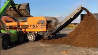 HAWAMEX  DOPPSTADT AK 300 Profi Stallmist shreddern shredding stable manure [upl. by Schellens]