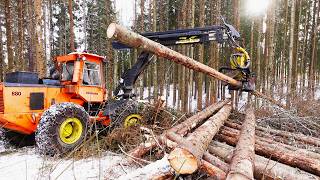 Working On Old Kockums 880 Tree Harvester [upl. by Wiltsey]