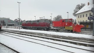 V 200 Br 221 124 mit Schneepflug und mit Makro in Buchloe [upl. by Yesima550]