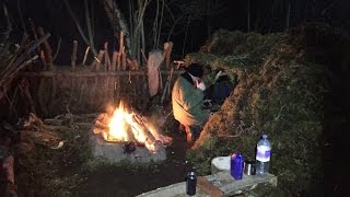 2 NIGHTS DEBRIS SHELTER CAMP NEW SHELTER FLOOR AND SPIT ROAST FEAST [upl. by Gerdy]