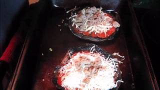 How to Make a Portobello Mushroom Pizza Recipe [upl. by Suzan]