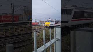 class 82225 and 91109 sir bobby robson from york to London Kings cross tonestraintrainspotting [upl. by Leelah]