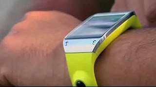 Gadget Guru Smartwatch Review Samsung Galaxy Gear [upl. by Seta]