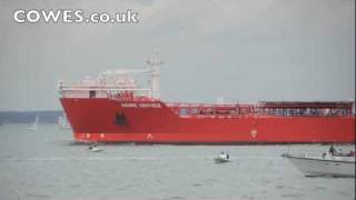 Yacht crashes into super tanker Cowes Isle of Wight [upl. by Arleta]