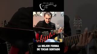 ¿Cuál es la Mejor POSICIÓN para tocar la Guitarra SENTADO 🎸 [upl. by Furmark]