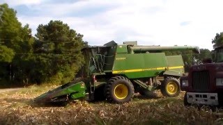 John Deere 9510 Unloading Corn [upl. by Namhcan]