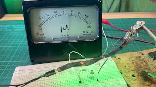 The effect of photons on a transistor [upl. by Noeht]