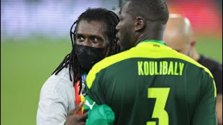 KALIDOU KOULIBALY  « L’APPEL AVEC ALIOU CISSÉ ET L’HOMMAGE RENDU À LANCIEN COACH DES LIONS… » [upl. by Brahear]