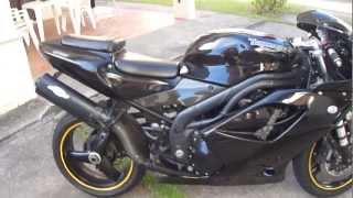 Triumph Daytona 955I 2006 preta a venda Linda [upl. by Dnomso]