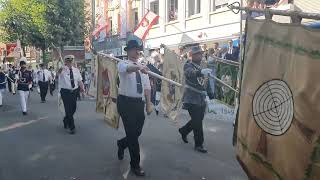 Schützenfest Grevenbroich 175 Jahre  Präsent Blumenhörner Standarten zur Königsparade am 192024 [upl. by Yllor736]