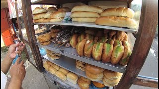 Indonesia Medan Street Food 3982 Part1 Bapak dan Ibu Jual Roti Keliling YDXJ0100 [upl. by Pacian]