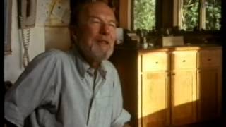 Pete Seeger  Talks about his banjo tutorial and sings Which side are you on [upl. by Glynas]