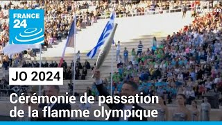 Cérémonie de passation de la flamme olympique • FRANCE 24 [upl. by Nuhsed]