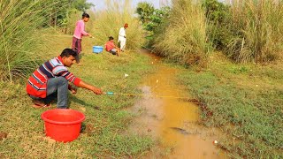 Fishing Video  Fishermen are fishing with hooks in the village canal  Excellent hook fishing [upl. by Cowley]