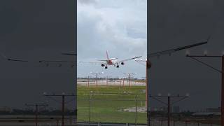 Turbulence during landing reels brazil planespotting usa cool drive amazing airport run [upl. by Junette]