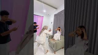 DI BALIK LAYAR BUNDA AJAKIN LEIKA DAN SAHABATNYA BIKIN TREND DANCE APT SahabatLeika shorts [upl. by Joost]