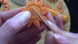 แกะสลักเบื้องต้น ดอกทานตะวัน how to make a sunflower from carrot [upl. by Terra]