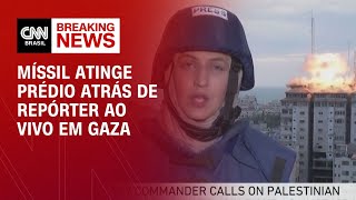 Míssil atinge prédio atrás de repórter ao vivo em Gaza  AGORA CNN [upl. by Tempa]