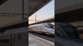 Renfe Ave 112 saliendo de la estación de Albacete [upl. by Intruok]