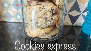 Recette express de cookies au chocolat [upl. by Issej]