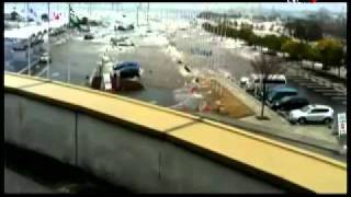 Imágenes de la devastación del tsunami en Japón [upl. by Aiksa]