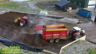 Stuurman aan het bokashi maken van gehakseld riet [upl. by Kimber]