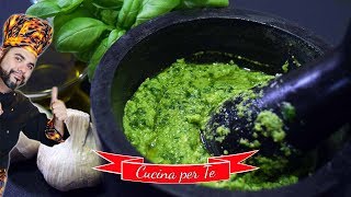 Come fare il Pesto al Basilico  Scuola di Cucina [upl. by Sidoma]