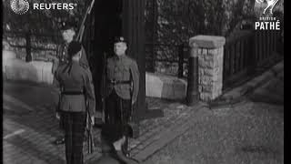 Cameronians take over guard at Tower of London 1939 [upl. by Meredithe]