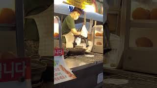 Korean chapssal doughnuts  Seoul street food 찹쌀도너츠 [upl. by Burrows]