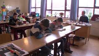 Bezoek aan vrije school De Vuurvogel EDE TV nieuws 20012014 [upl. by Ellinad]