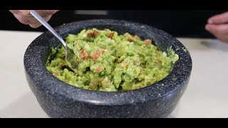 CÓMO HACER GUACAMOLE TRADICIONAL EN CASA [upl. by Kain577]