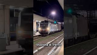 Doppia trazione per un pesante merci treno [upl. by Acired]