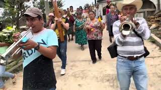 Recorrido para dejar la cruz de Rafael Ramírez en Tlazoquico Veracruz Ilamatlán con Banda de Viento [upl. by Ordnazil]