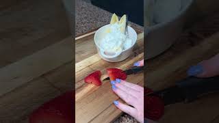 Healthier banana split 🩷🫶 healthyrecipes healthysnacks weightlossjourney easyhealthyrecipes [upl. by Aicirtam]