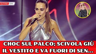 Clara Soccini Incidente choc sul palco mentre cantava scivola giù il vestito e va fuori di sen [upl. by Esoryram455]