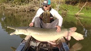 How to Catch Big Alligator Gar On A Lure [upl. by Ellenahc]