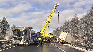 LKWBergung sorgt für Vollsperrung auf der A60 bei Waxweiler [upl. by Couture398]