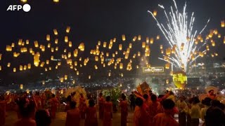 Birmania in migliaia al festival delle mongolfiere [upl. by Salvadore]