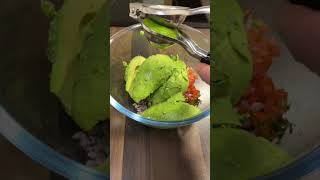 Prepara conmigo guacamole casero fácil y rápido [upl. by Anytsirhc]