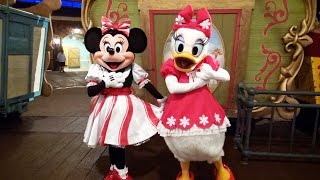 Minnie Mouse and Daisy Duck in Christmas Outfits meet at Mickeys Very Merry Christmas Party 2015 [upl. by Adis]