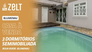 Casa à venda com 3 dormitórios área externa com piscina e deck no bairro Água Verde em Blumenau [upl. by Doralia]