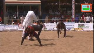 Lutte traditionnelle nigérienne  Zinder 2018 Combat 6 du 2e Jour [upl. by Enyrehtak]